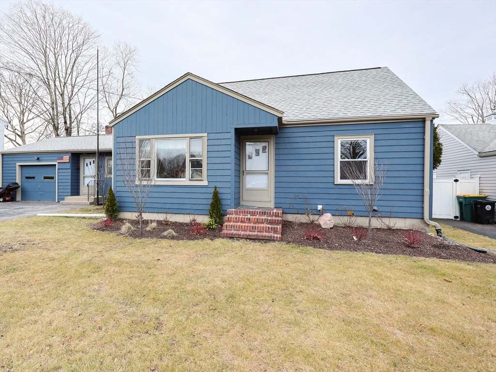 23 Crescent Ave, North Attleboro, Massachusetts, 4 Bedrooms Bedrooms, 6 Rooms Rooms,1 BathroomBathrooms,Residential,For Sale,Crescent Ave,73468206