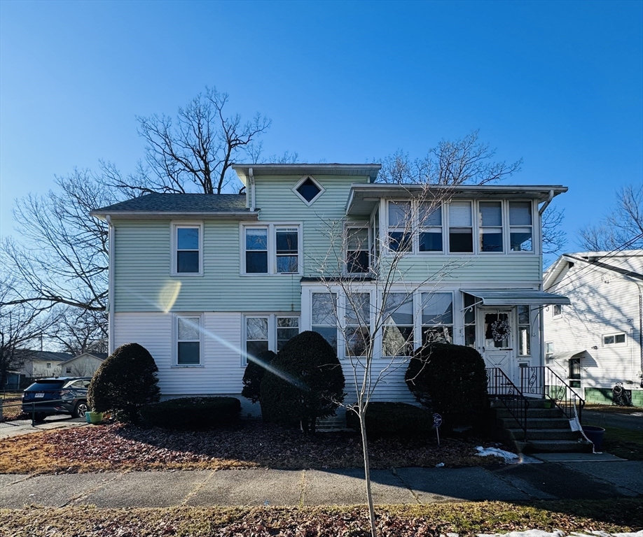 158 Monrovia St, Springfield, Massachusetts, 6 Bedrooms Bedrooms, 12 Rooms Rooms,2 BathroomsBathrooms,Residential Income,For Sale,Monrovia St,73468306