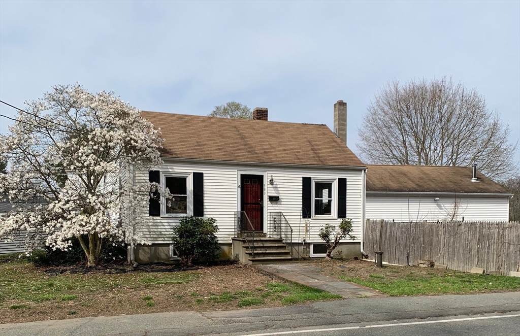383 Summer St, Brockton, Massachusetts, 2 Bedrooms Bedrooms, 9 Rooms Rooms,1.5 BathroomsBathrooms,Residential,For Sale,Summer St,73468190