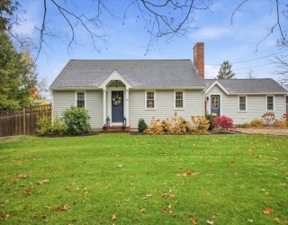 61 Spofford St, Newburyport, Massachusetts, 3 Bedrooms Bedrooms, 5 Rooms Rooms,2 BathroomsBathrooms,Residential,For Sale,Spofford St,73468336