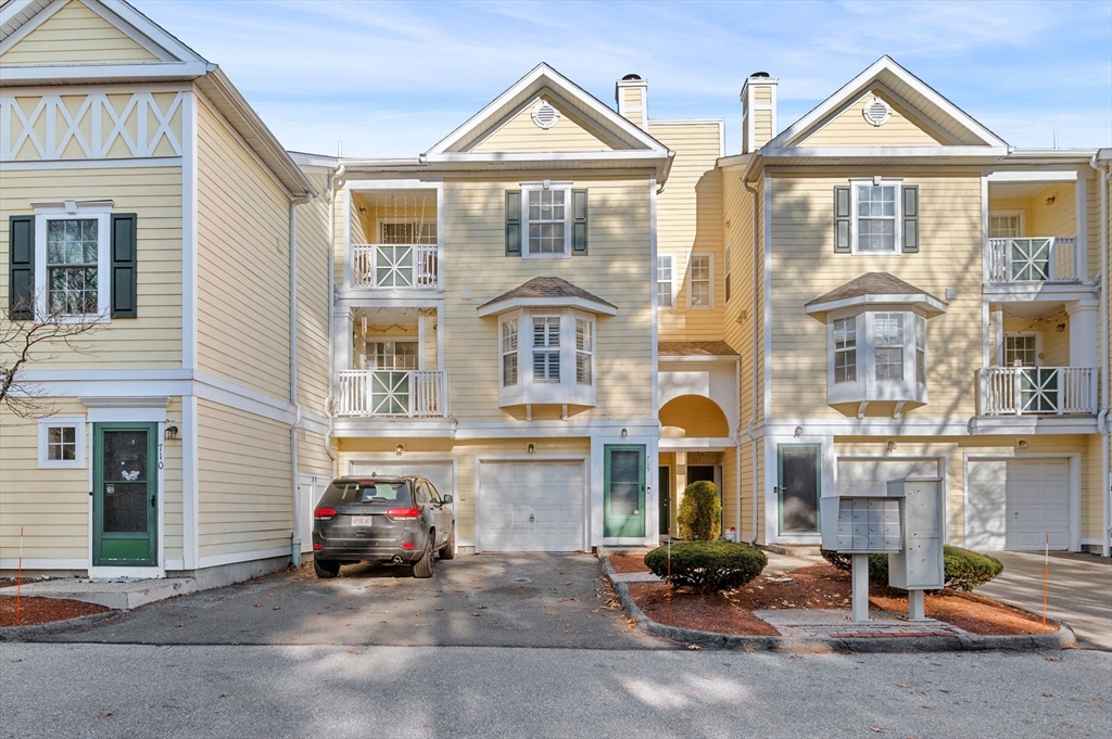 709 Gazebo Cir, Reading, Massachusetts, 2 Bedrooms Bedrooms, 5 Rooms Rooms,1.5 BathroomsBathrooms,Residential Lease,For Rent,Gazebo Cir,73468346