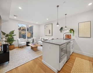 150 W Broadway, Boston, Massachusetts, 2 Bedrooms Bedrooms, 4 Rooms Rooms,2 BathroomsBathrooms,Residential,For Sale,W Broadway,73468350