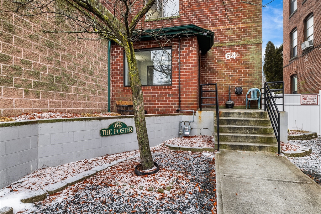 64 Foster St, Peabody, Massachusetts, 3 Bedrooms Bedrooms, 5 Rooms Rooms,1 BathroomBathrooms,Residential,For Sale,Foster St,73468246