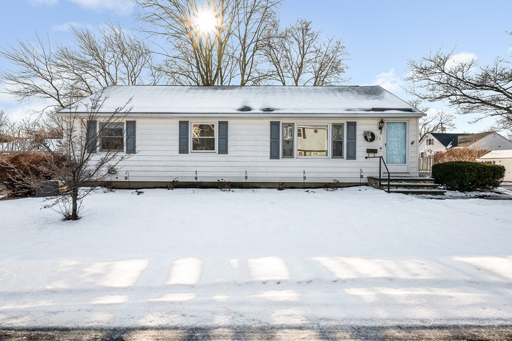 22 Barry Ave, Dracut, Massachusetts, 3 Bedrooms Bedrooms, 6 Rooms Rooms,1.5 BathroomsBathrooms,Residential,For Sale,Barry Ave,73468254