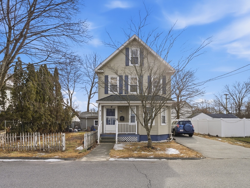 15 Coburn Ave, Dracut, Massachusetts, 3 Bedrooms Bedrooms, 7 Rooms Rooms,2 BathroomsBathrooms,Residential,For Sale,Coburn Ave,73468263