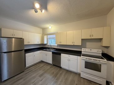 137 Midland, Lowell, Massachusetts, 2 Bedrooms Bedrooms, 3 Rooms Rooms,1 BathroomBathrooms,Residential Lease,For Rent,Midland,73468281
