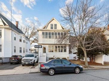 141 Fourth St, Medford, Massachusetts, 4 Bedrooms Bedrooms, 10 Rooms Rooms,2 BathroomsBathrooms,Residential Income,For Sale,Fourth St,73468284