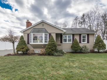 44 Depalma St, Agawam, Massachusetts, 3 Bedrooms Bedrooms, 6 Rooms Rooms,2 BathroomsBathrooms,Residential,For Sale,Depalma St,73468264