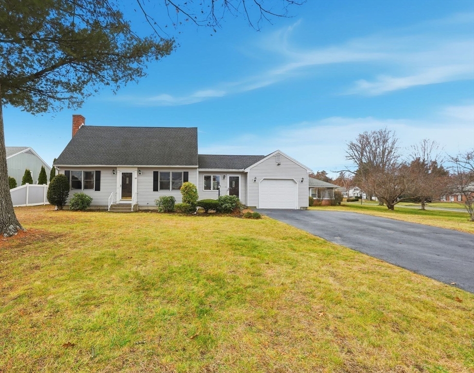 10 Woodcrest Road, Springfield, Massachusetts, 2 Bedrooms Bedrooms, 6 Rooms Rooms,2 BathroomsBathrooms,Residential,For Sale,Woodcrest Road,73460129