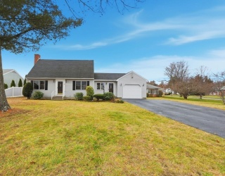 10 Woodcrest Road, Springfield, Massachusetts, 2 Bedrooms Bedrooms, 6 Rooms Rooms,2 BathroomsBathrooms,Residential,For Sale,Woodcrest Road,73460129