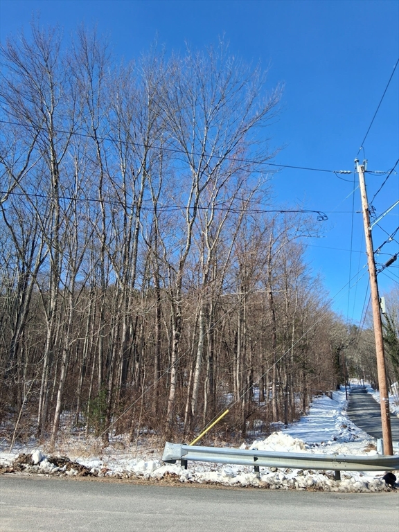 17 Maple St, Southampton, Massachusetts, ,Land,For Sale,Maple St,73461890