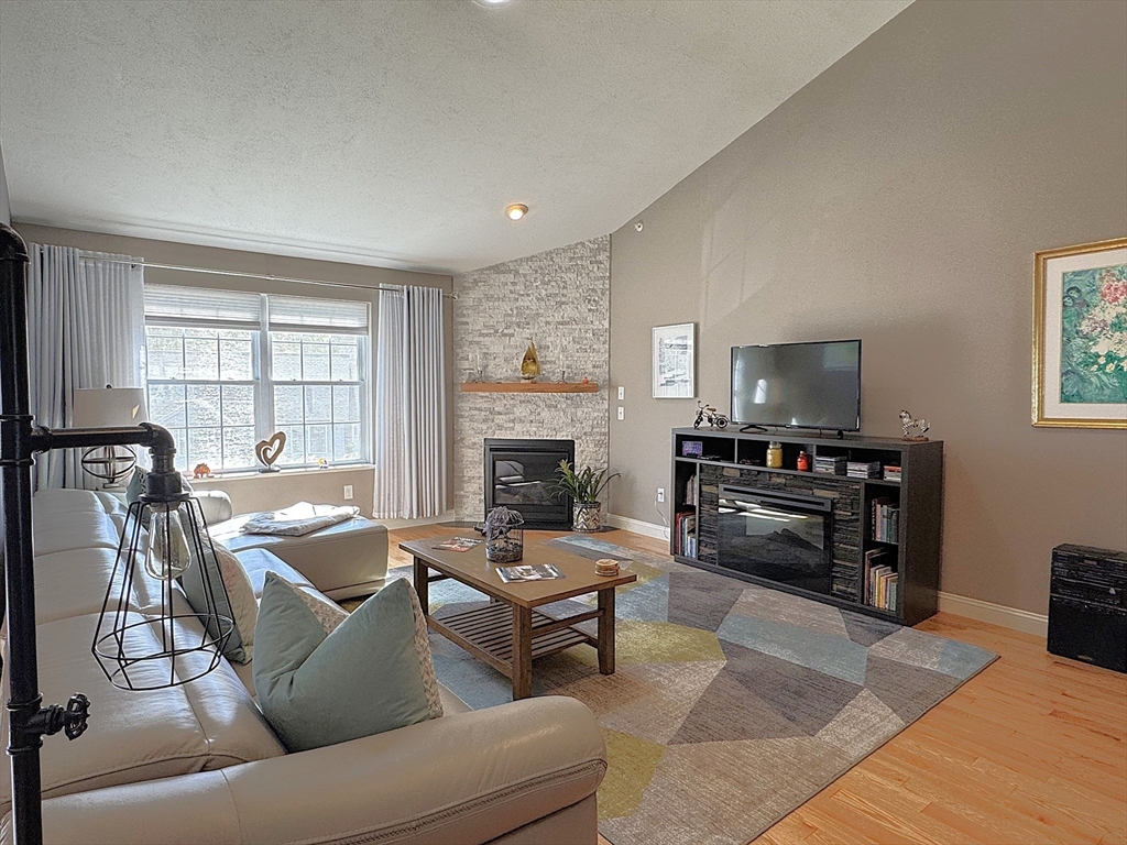 7 Stevens Court, Atkinson, New Hampshire, 2 Bedrooms Bedrooms, 7 Rooms Rooms,3 BathroomsBathrooms,Residential,For Sale,Stevens Court,73444533