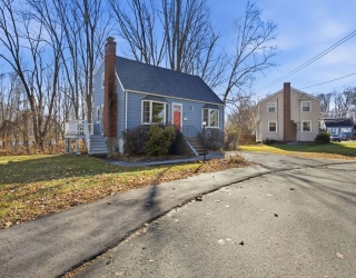 55 Maynard Rd, Dedham, Massachusetts, 3 Bedrooms Bedrooms, 6 Rooms Rooms,2 BathroomsBathrooms,Residential,For Sale,Maynard Rd,73468530