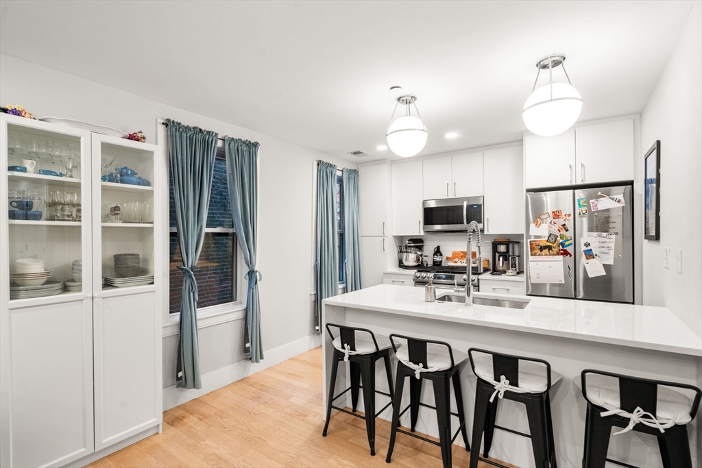 10 Lamson Ct, Boston, Massachusetts, 2 Bedrooms Bedrooms, 6 Rooms Rooms,2 BathroomsBathrooms,Residential Lease,For Rent,Lamson Ct,73468390