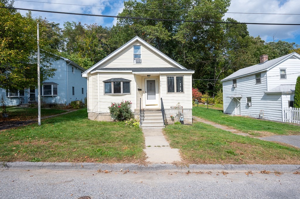 190 Dominion Rd, Worcester, Massachusetts, 3 Bedrooms Bedrooms, 6 Rooms Rooms,1 BathroomBathrooms,Residential,For Sale,Dominion Rd,73441356