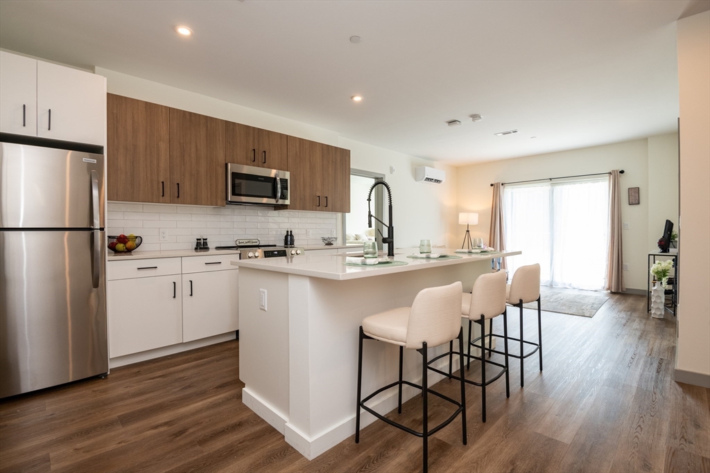 203 Lowell St., Wilmington, Massachusetts, 2 Bedrooms Bedrooms, 5 Rooms Rooms,2 BathroomsBathrooms,Residential,For Sale,Lowell St.,73468417