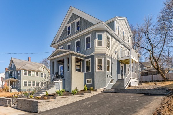 107 Warren St, Medford, Massachusetts, 3 Bedrooms Bedrooms, 6 Rooms Rooms,2.5 BathroomsBathrooms,Residential Lease,For Rent,Warren St,73468433