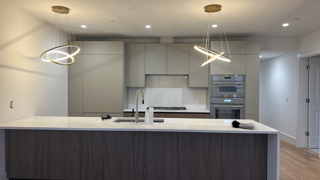 726 E 8th Street, Boston, Massachusetts, 3 Bedrooms Bedrooms, 7 Rooms Rooms,3 BathroomsBathrooms,Residential Lease,For Rent,E 8th Street,73468448