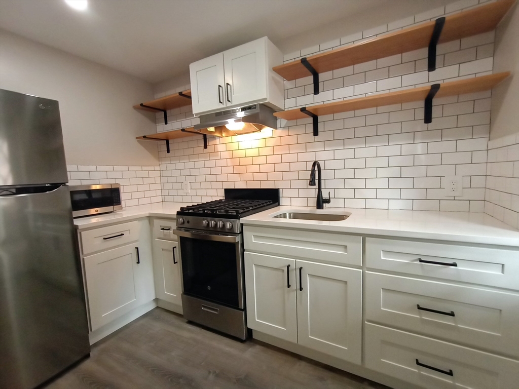 95 Cottage Street, Boston, Massachusetts, 1 Bedroom Bedrooms, 3 Rooms Rooms,1 BathroomBathrooms,Residential Lease,For Rent,Cottage Street,73468472