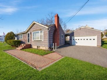 767 Riverside Dr, Methuen, Massachusetts, 2 Bedrooms Bedrooms, 6 Rooms Rooms,2 BathroomsBathrooms,Residential,For Sale,Riverside Dr,73468467