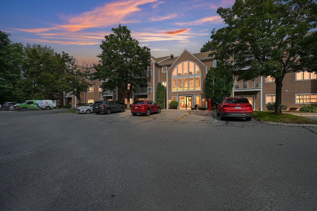 36 Steeplechase Ct, Haverhill, Massachusetts, 1 Bedroom Bedrooms, 3 Rooms Rooms,1 BathroomBathrooms,Residential,For Sale,Steeplechase Ct,73468402