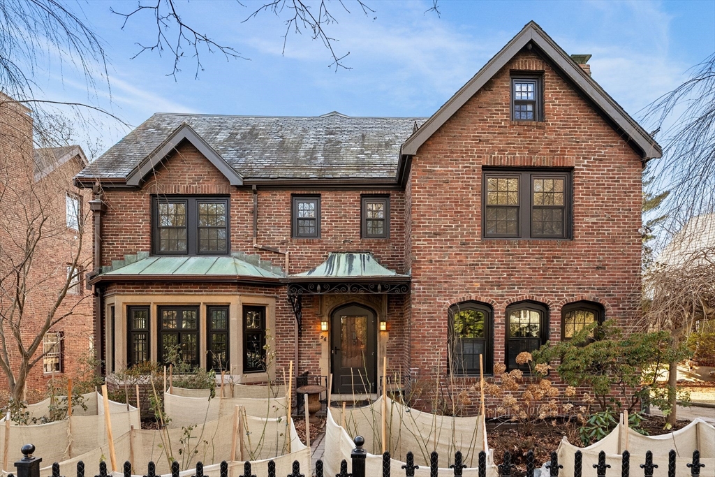 96 Gardner Road, Brookline, Massachusetts, 5 Bedrooms Bedrooms, 10 Rooms Rooms,3.5 BathroomsBathrooms,Residential Lease,For Rent,Gardner Road,73468488