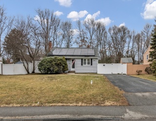 157 Spring St, East Bridgewater, Massachusetts, 3 Bedrooms Bedrooms, 5 Rooms Rooms,2 BathroomsBathrooms,Residential,For Sale,Spring St,73468605