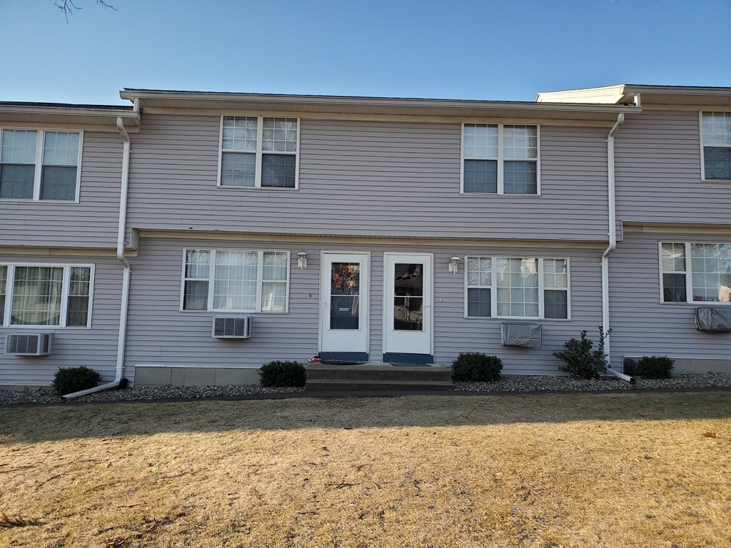 189 Essex St, Springfield, Massachusetts, 2 Bedrooms Bedrooms, 4 Rooms Rooms,1.5 BathroomsBathrooms,Residential,For Sale,Essex St,73468608
