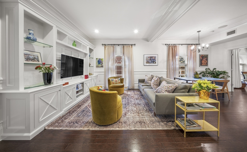 616 E 4th St, Boston, Massachusetts, 2 Bedrooms Bedrooms, 4 Rooms Rooms,2 BathroomsBathrooms,Residential,For Sale,E 4th St,73468617