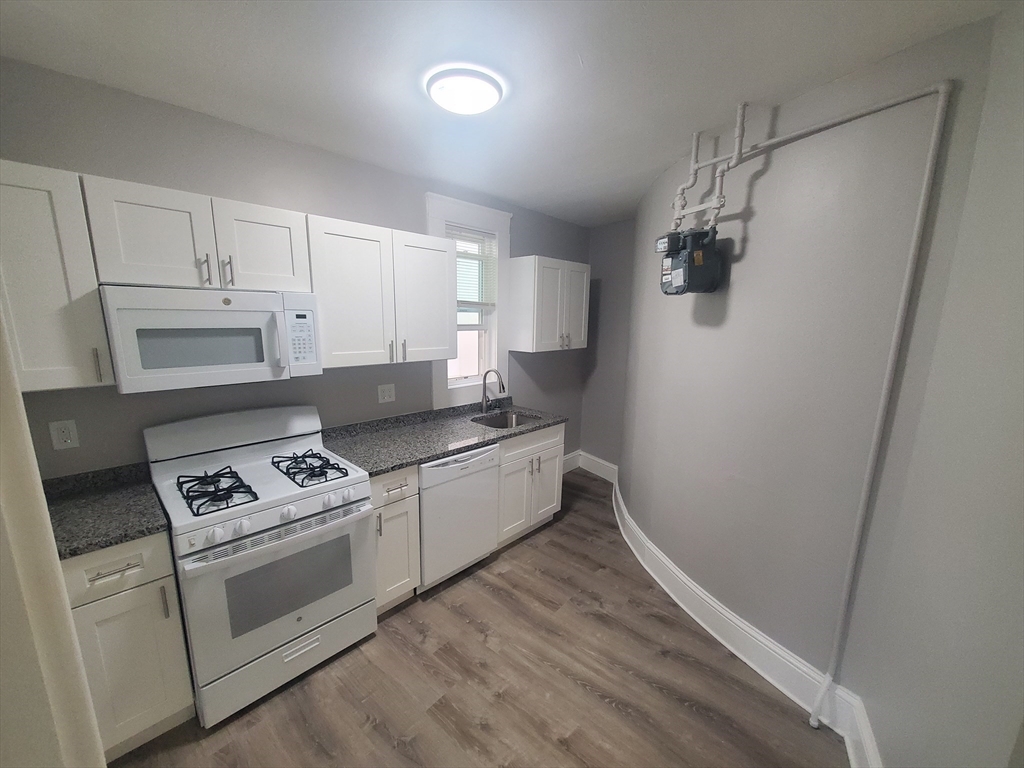 738 Washington Street, Norwood, Massachusetts, 2 Bedrooms Bedrooms, 4 Rooms Rooms,1 BathroomBathrooms,Residential Lease,For Rent,Washington Street,73468627