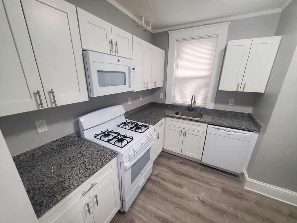 738 Washington Street, Norwood, Massachusetts, 1 Bedroom Bedrooms, 3 Rooms Rooms,1 BathroomBathrooms,Residential Lease,For Rent,Washington Street,73468625