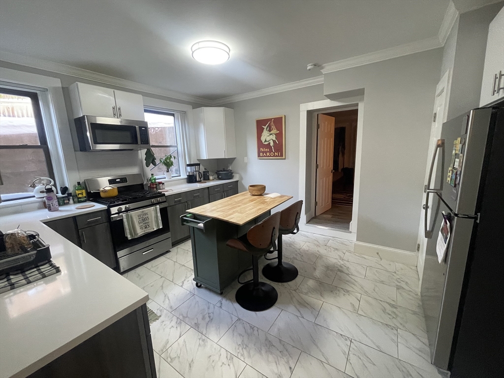 94 Longwood Ave, Brookline, Massachusetts, 2 Bedrooms Bedrooms, 4 Rooms Rooms,1 BathroomBathrooms,Residential Lease,For Rent,Longwood Ave,73468630