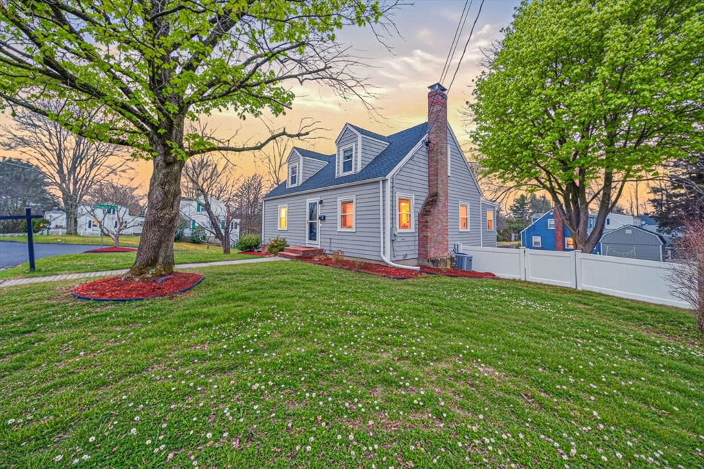 21 Birch Street, Westwood, Massachusetts, 4 Bedrooms Bedrooms, 7 Rooms Rooms,2 BathroomsBathrooms,Residential,For Sale,Birch Street,73468616