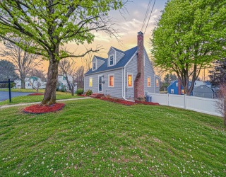 21 Birch Street, Westwood, Massachusetts, 4 Bedrooms Bedrooms, 7 Rooms Rooms,2 BathroomsBathrooms,Residential,For Sale,Birch Street,73468616