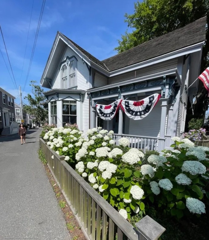 51 Fair St, Nantucket, Massachusetts, 4 Bedrooms Bedrooms, 11 Rooms Rooms,3.5 BathroomsBathrooms,Residential Lease,For Rent,Fair St,73468651