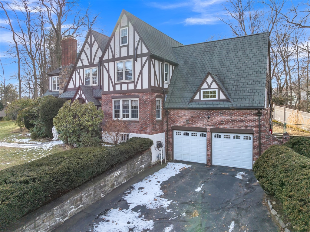 493 Salisbury Street, Worcester, Massachusetts, 5 Bedrooms Bedrooms, 9 Rooms Rooms,3.5 BathroomsBathrooms,Residential,For Sale,Salisbury Street,73468670