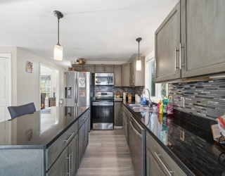 19 King St, Haverhill, Massachusetts, 3 Bedrooms Bedrooms, 6 Rooms Rooms,3.5 BathroomsBathrooms,Residential,For Sale,King St,73452058