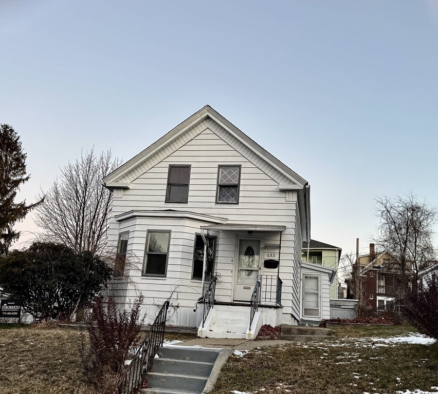 133 Endicott St, Worcester, Massachusetts, 4 Bedrooms Bedrooms, 6 Rooms Rooms,2 BathroomsBathrooms,Residential Lease,For Rent,Endicott St,73462421