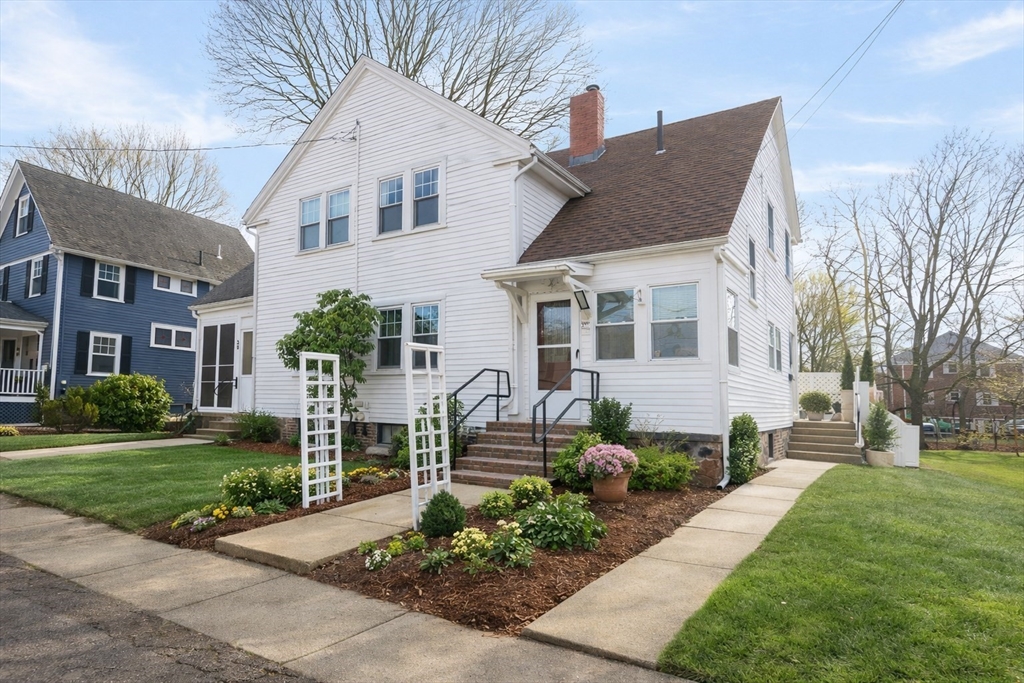 22 Oak St, Winchester, Massachusetts, 3 Bedrooms Bedrooms, 6 Rooms Rooms,1 BathroomBathrooms,Residential,For Sale,Oak St,73468681
