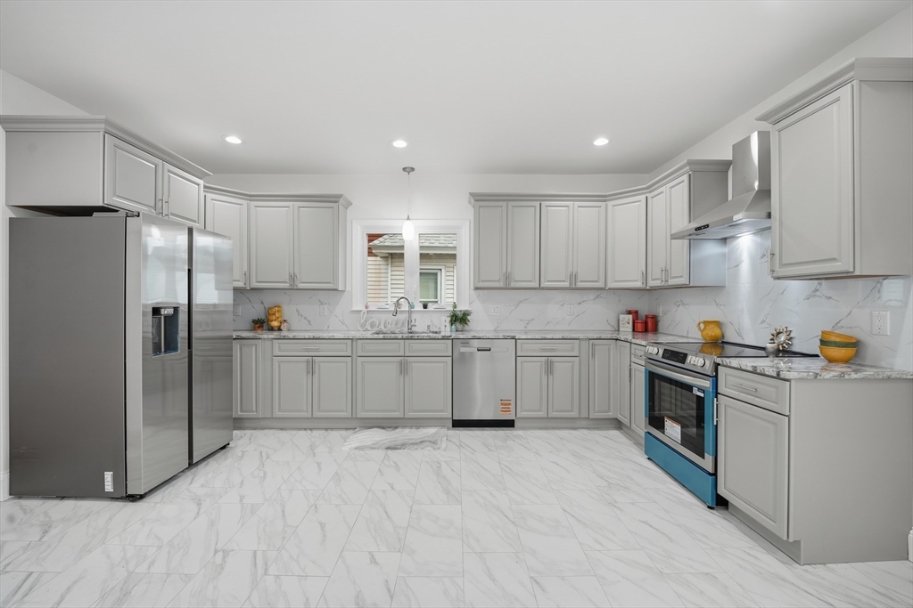 11 Herman St, Springfield, Massachusetts, 4 Bedrooms Bedrooms, 9 Rooms Rooms,2 BathroomsBathrooms,Residential,For Sale,Herman St,73468719