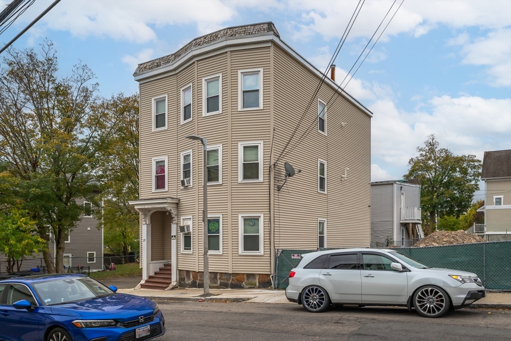 27 Julian St, Boston, Massachusetts, 8 Bedrooms Bedrooms, 14 Rooms Rooms,3 BathroomsBathrooms,Residential Income,For Sale,Julian St,73468717