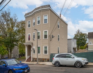 27 Julian St, Boston, Massachusetts, 8 Bedrooms Bedrooms, 14 Rooms Rooms,3 BathroomsBathrooms,Residential Income,For Sale,Julian St,73468717