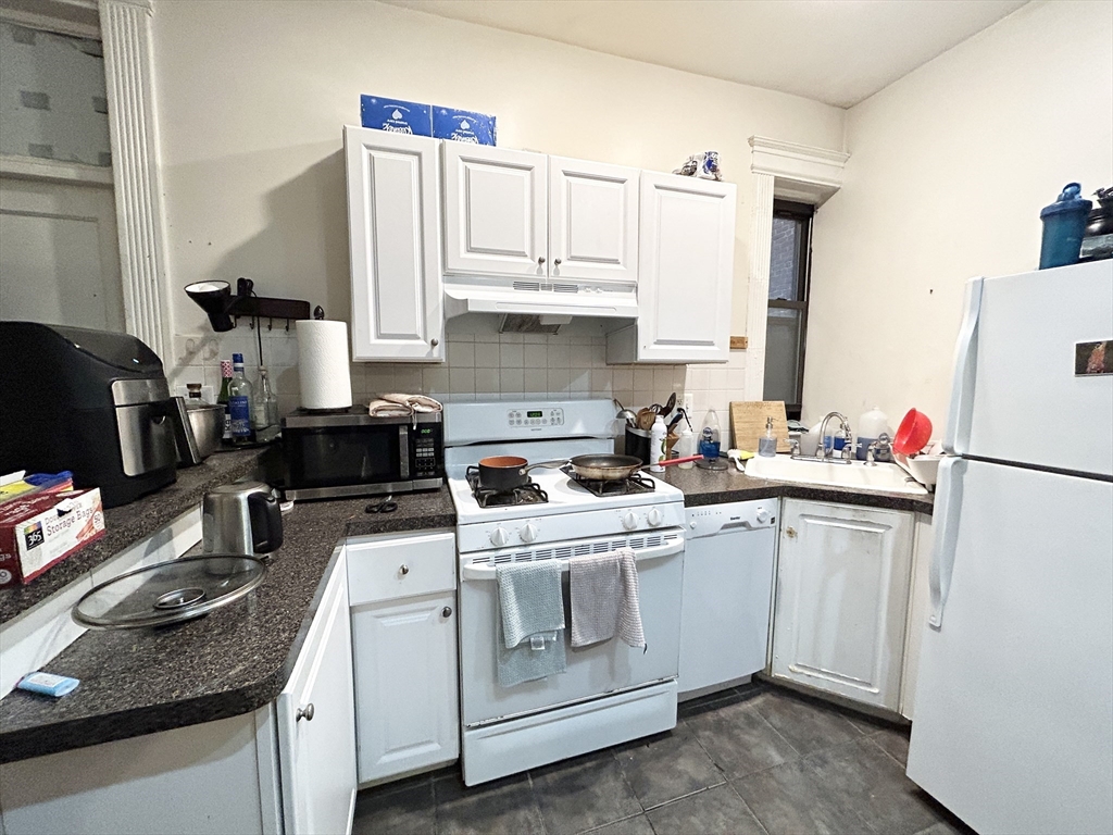 39 Hemenway Street, Boston, Massachusetts, 2 Bedrooms Bedrooms, 4 Rooms Rooms,1 BathroomBathrooms,Residential Lease,For Rent,Hemenway Street,73468757