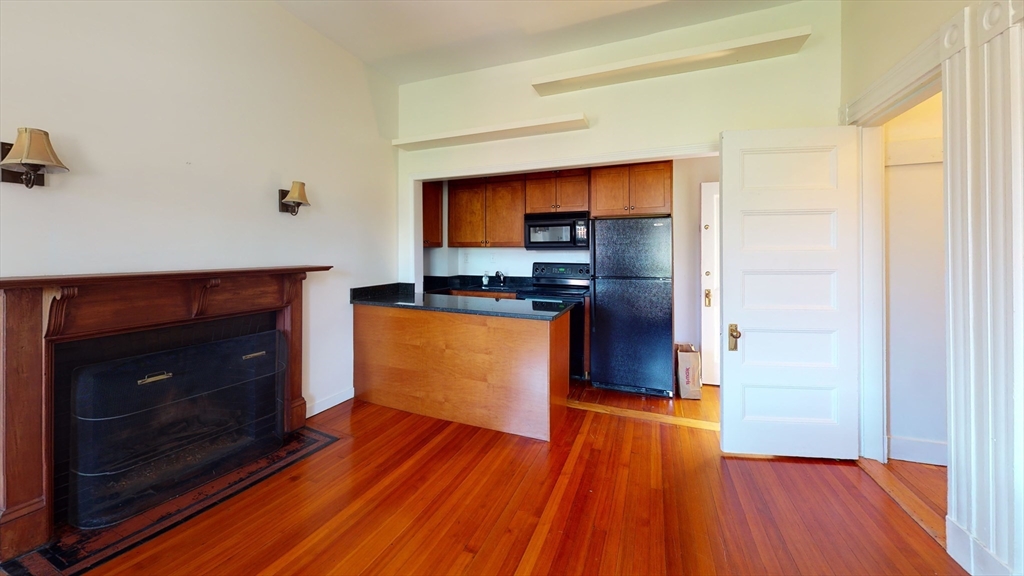 591 Beacon Street, Boston, Massachusetts, 1 Bedroom Bedrooms, 3 Rooms Rooms,1 BathroomBathrooms,Residential Lease,For Rent,Beacon Street,73468776