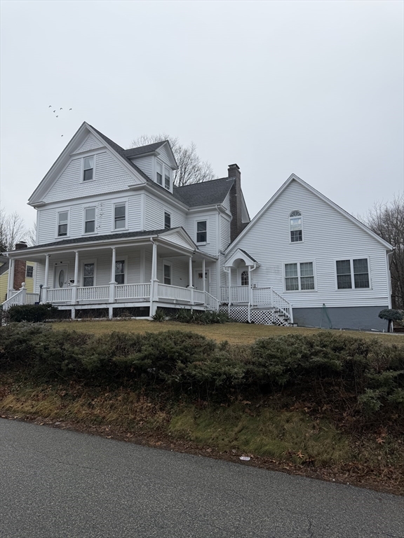 18 Avon St, Reading, Massachusetts, 3 Bedrooms Bedrooms, 5 Rooms Rooms,1 BathroomBathrooms,Residential Lease,For Rent,Avon St,73468807