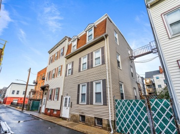 140 Athens Street, Boston, Massachusetts, 4 Bedrooms Bedrooms, 13 Rooms Rooms,3 BathroomsBathrooms,Residential Income,For Sale,Athens Street,73468812