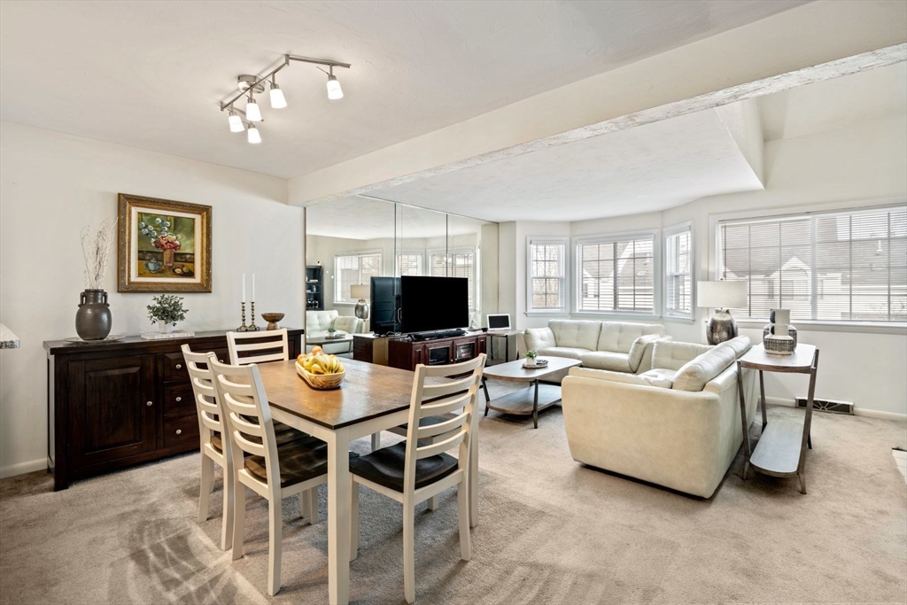 175 Tall Oaks Dr, Weymouth, Massachusetts, 2 Bedrooms Bedrooms, 7 Rooms Rooms,2.5 BathroomsBathrooms,Residential,For Sale,Tall Oaks Dr,73468825