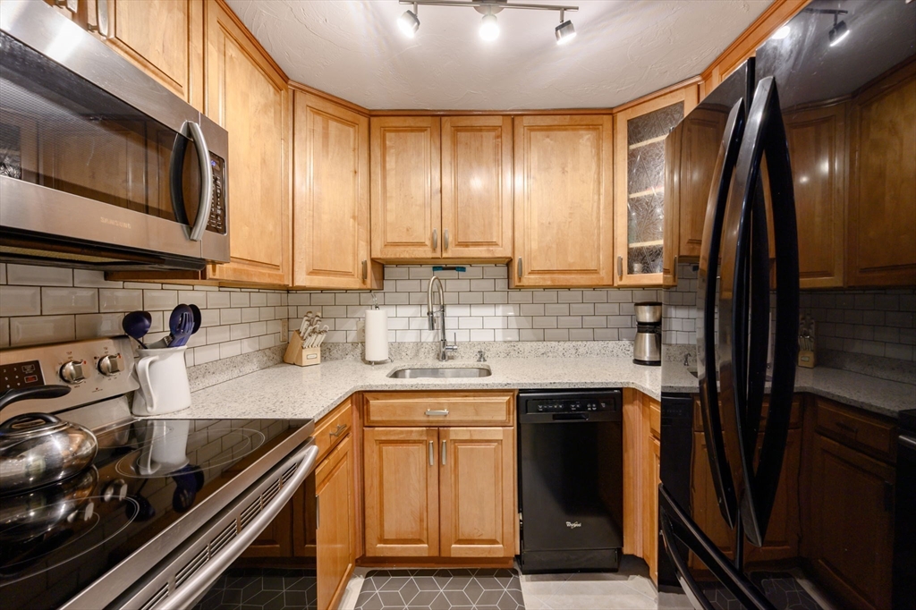 53 Will Dr, Canton, Massachusetts, 2 Bedrooms Bedrooms, 6 Rooms Rooms,1 BathroomBathrooms,Residential,For Sale,Will Dr,73468728