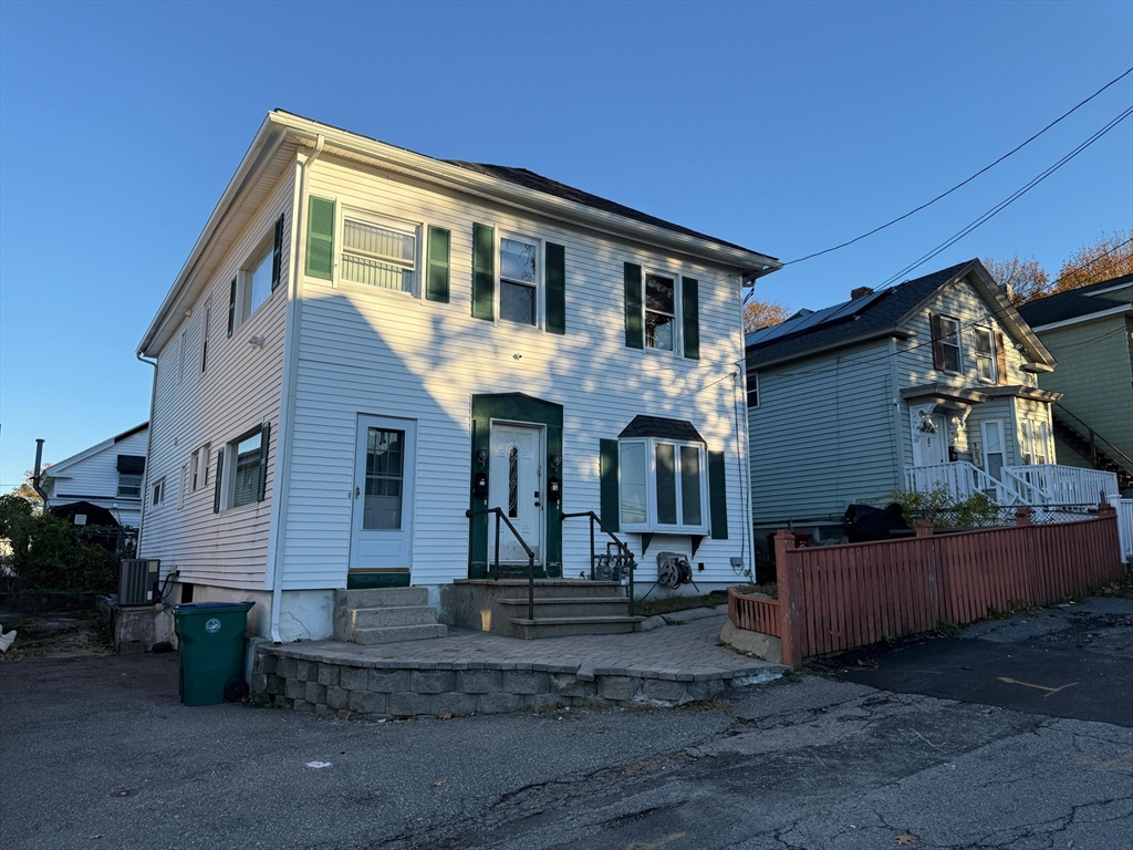 4 Frye St, Lowell, Massachusetts, 7 Bedrooms Bedrooms, 13 Rooms Rooms,2 BathroomsBathrooms,Residential Income,For Sale,Frye St,73468871