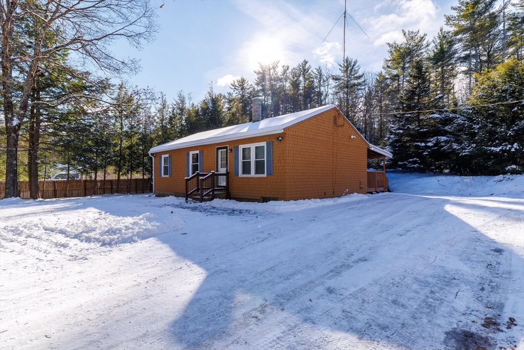 690 Clark St, Gardner, Massachusetts, 3 Bedrooms Bedrooms, 5 Rooms Rooms,1 BathroomBathrooms,Residential,For Sale,Clark St,73462427